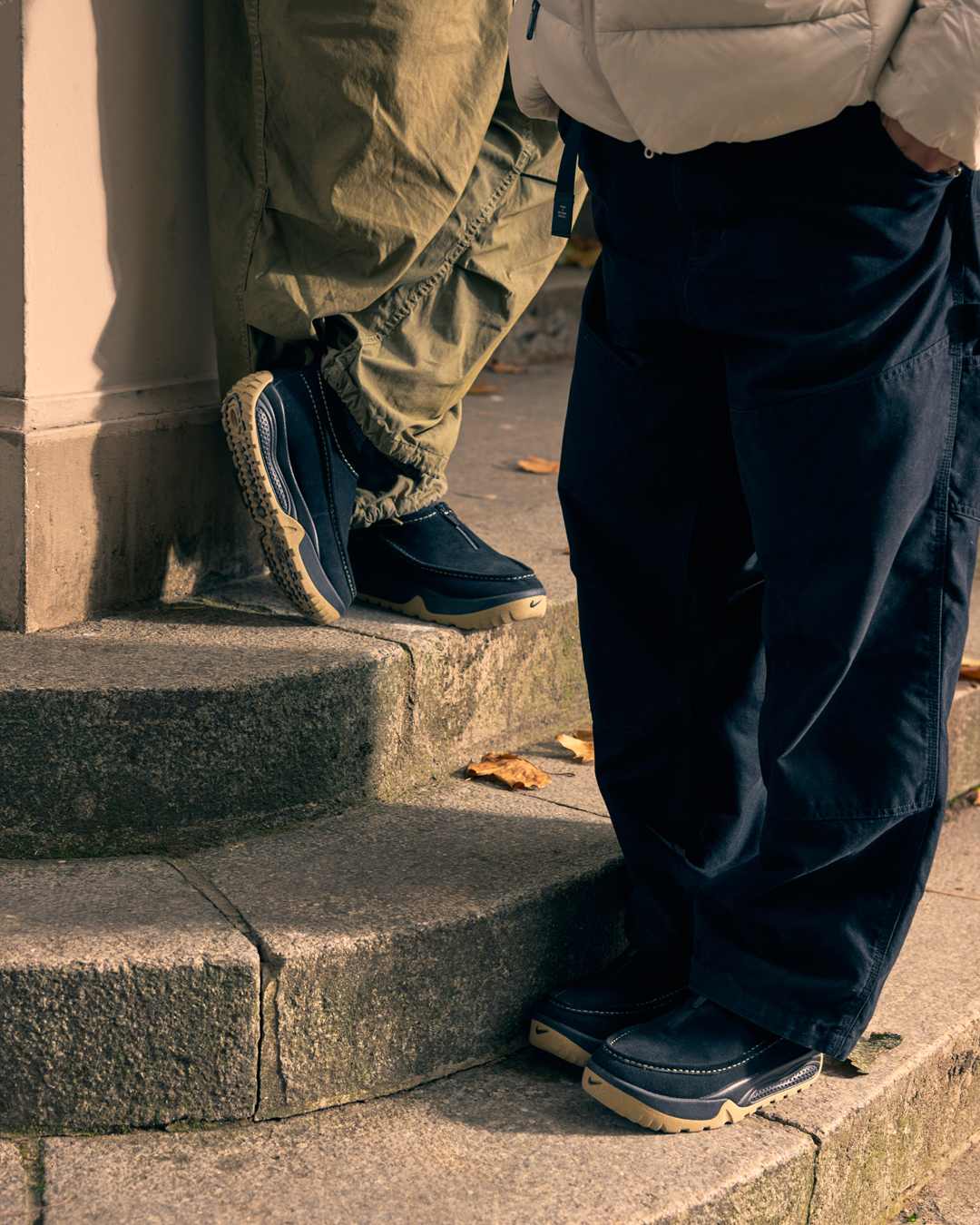 NIKE公式】ACG アイジー 'Black and Limestone' (FV4317-002 / ACG IZY). Nike SNKRS